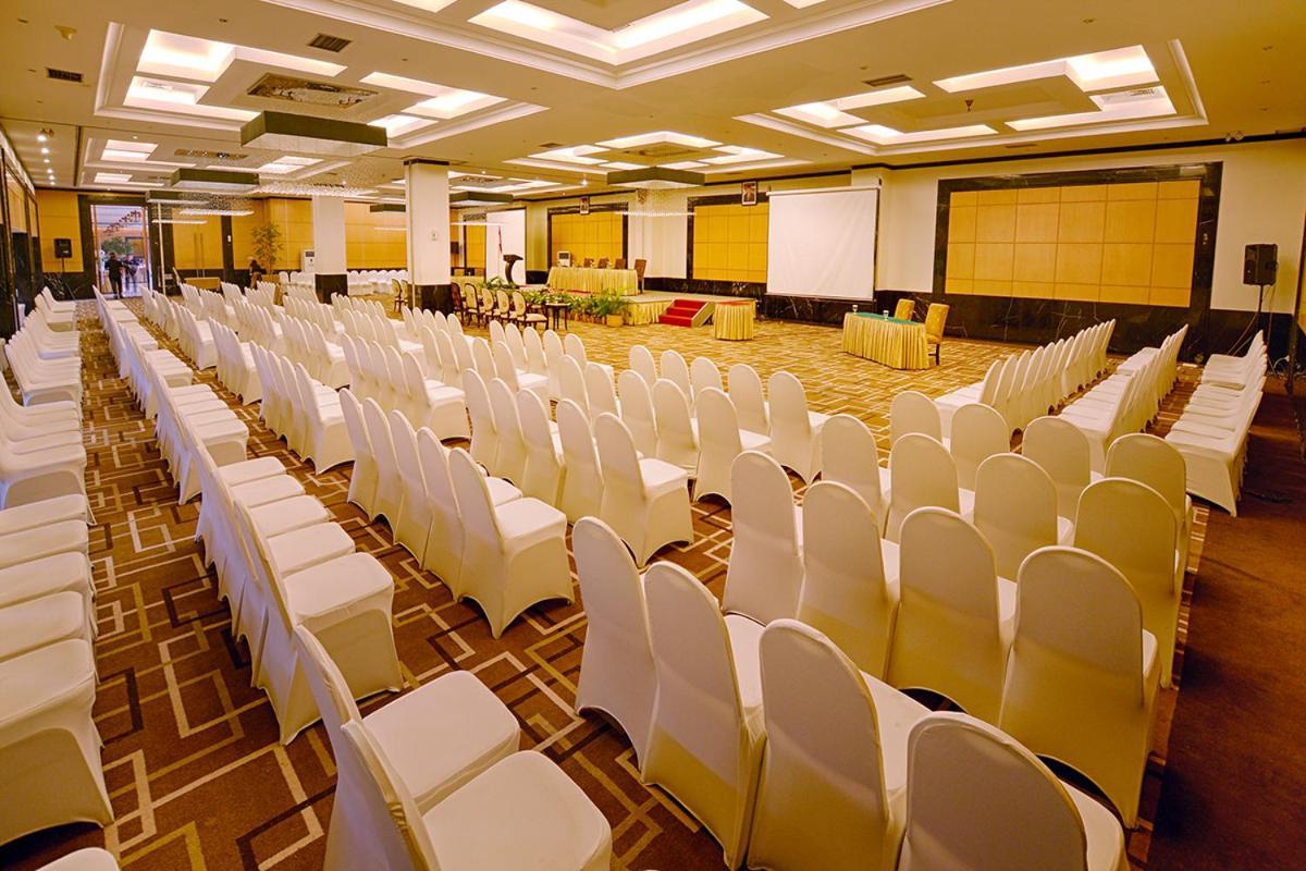 Grand Jatra Hotel Pekanbaru Exterior foto