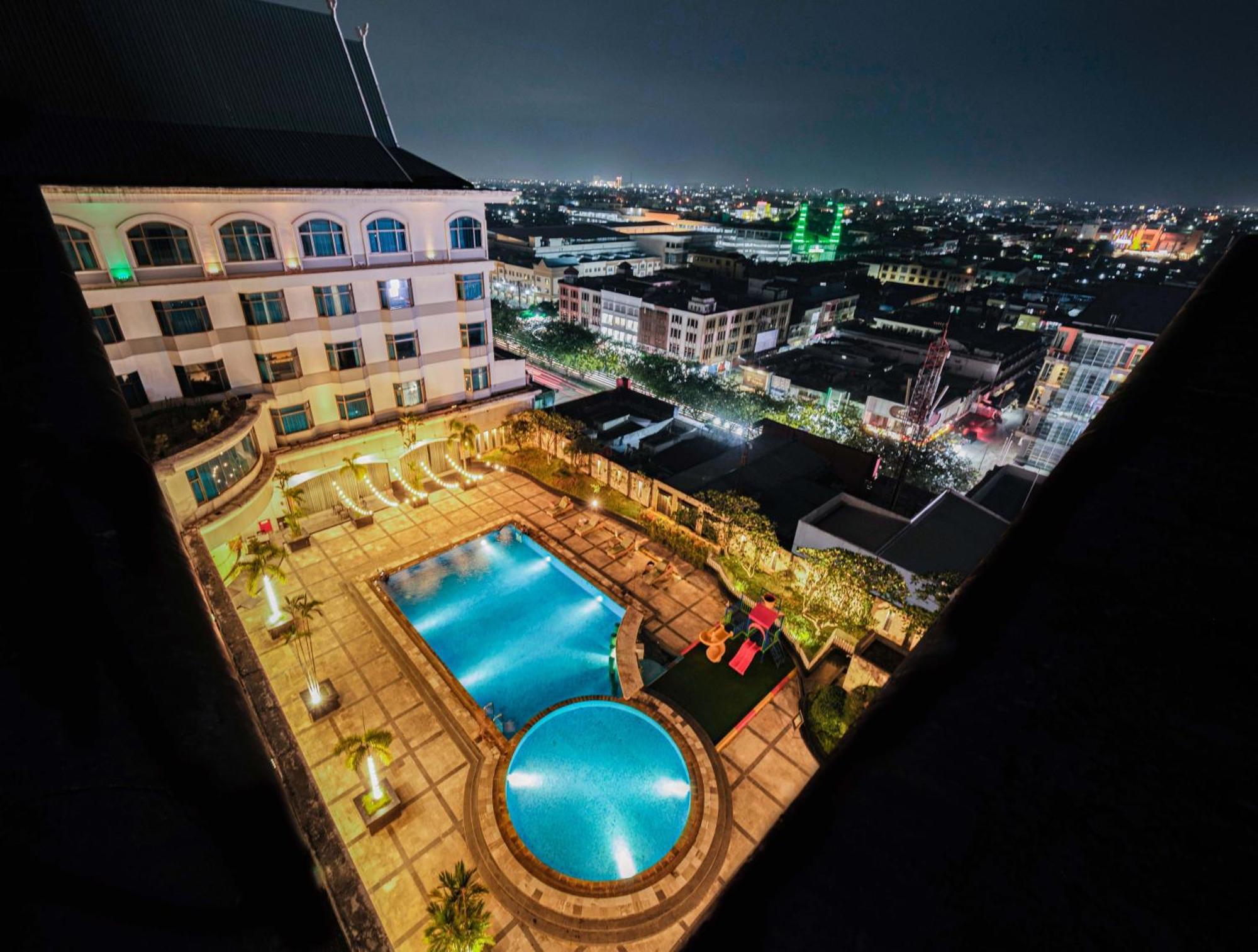 Grand Jatra Hotel Pekanbaru Exterior foto