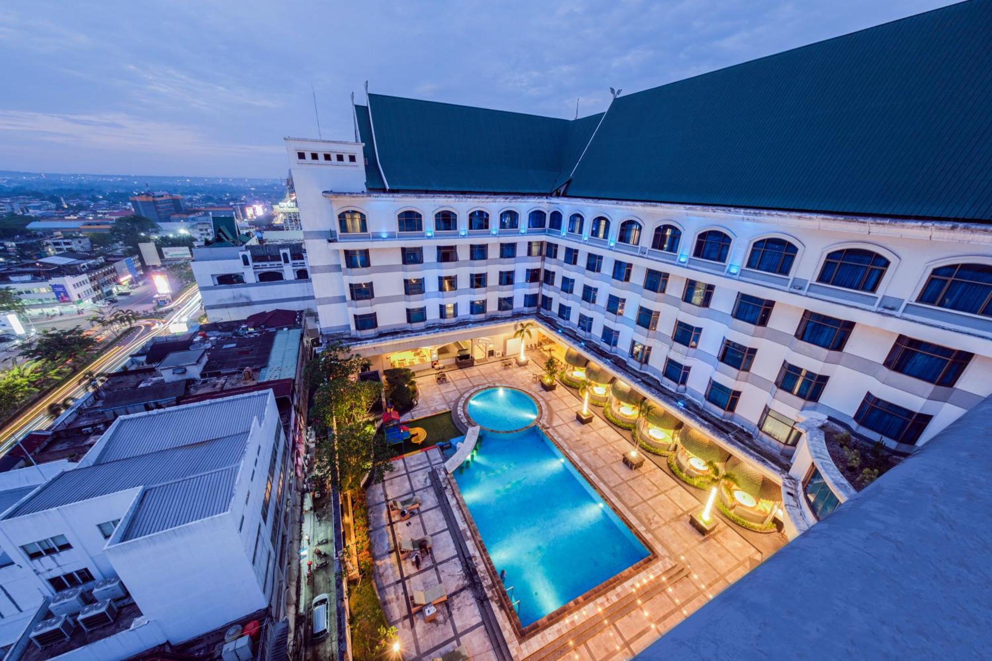 Grand Jatra Hotel Pekanbaru Exterior foto